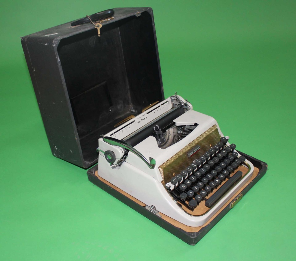 PEW-008-02.jpg
