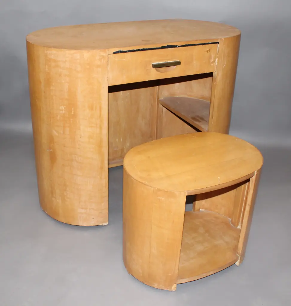 Desk & Seat